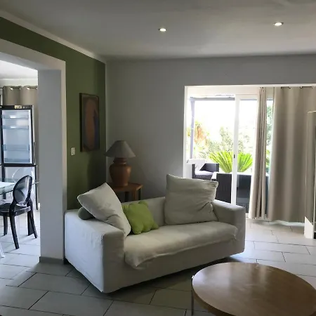 Charmant Rez De Avec Vue Imprenable Et Piscine Apartman